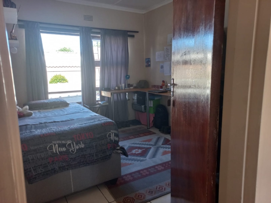 4 Bedroom Property for Sale in Denneoord Western Cape